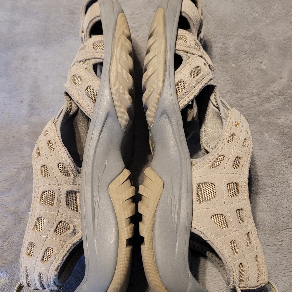 Ladies Clarks Privo Water Shoes Sandals Size 6.5 Cream Off-white EUC Summer Fun - Picture 2 of 11